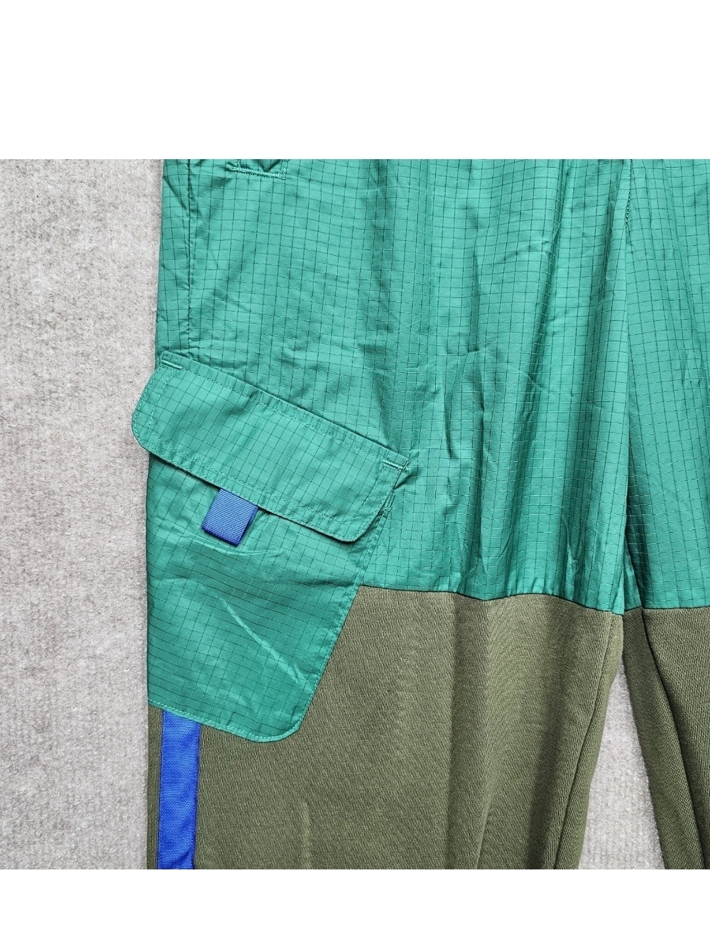 Nike Youth Large Green Hybrid Jogger Pants DQ8741-365 Athletic Windbreaker - Picture 3 of 7